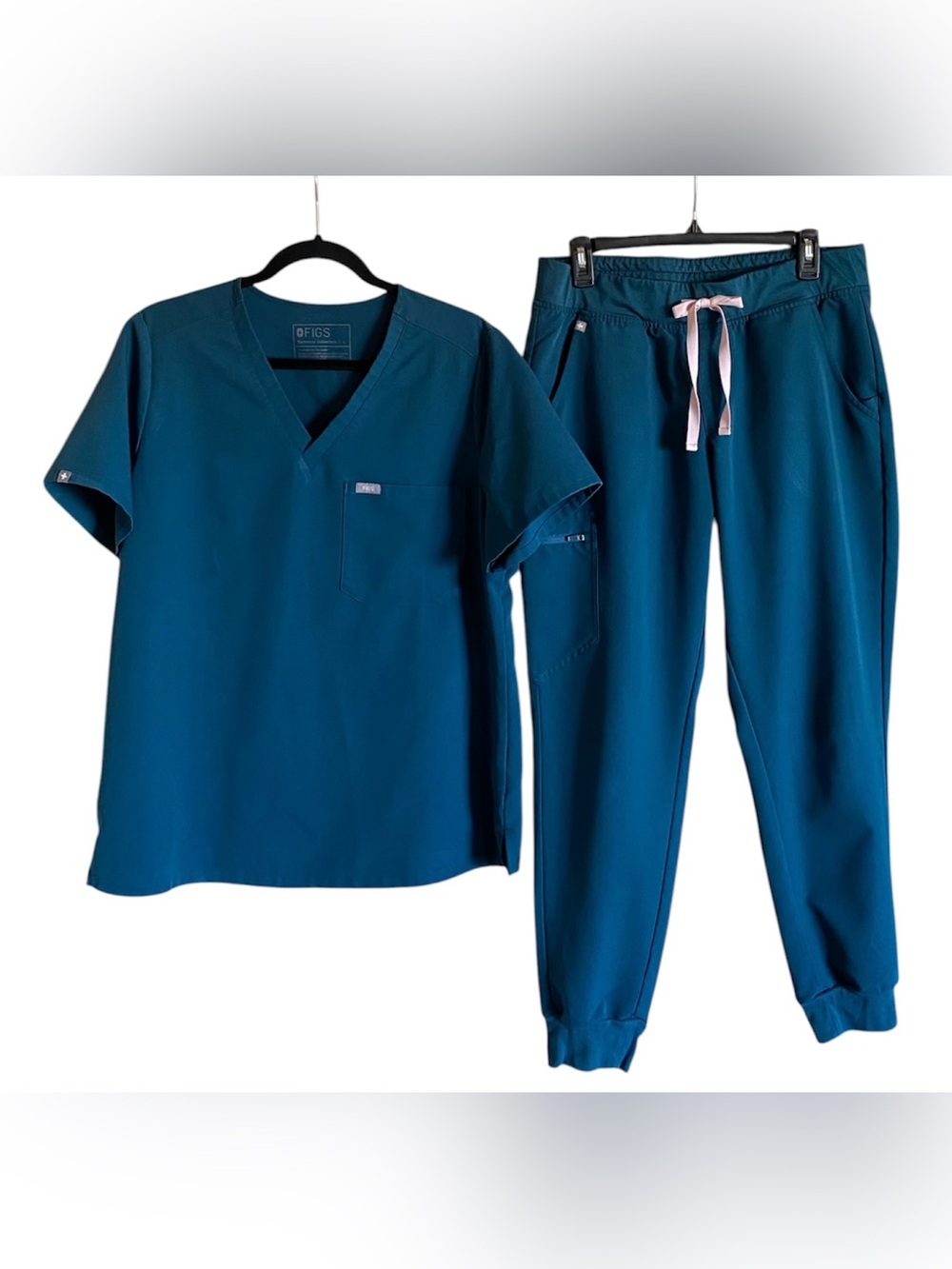 Women’s FIGS Scrub Top & Joggers Pants Set L